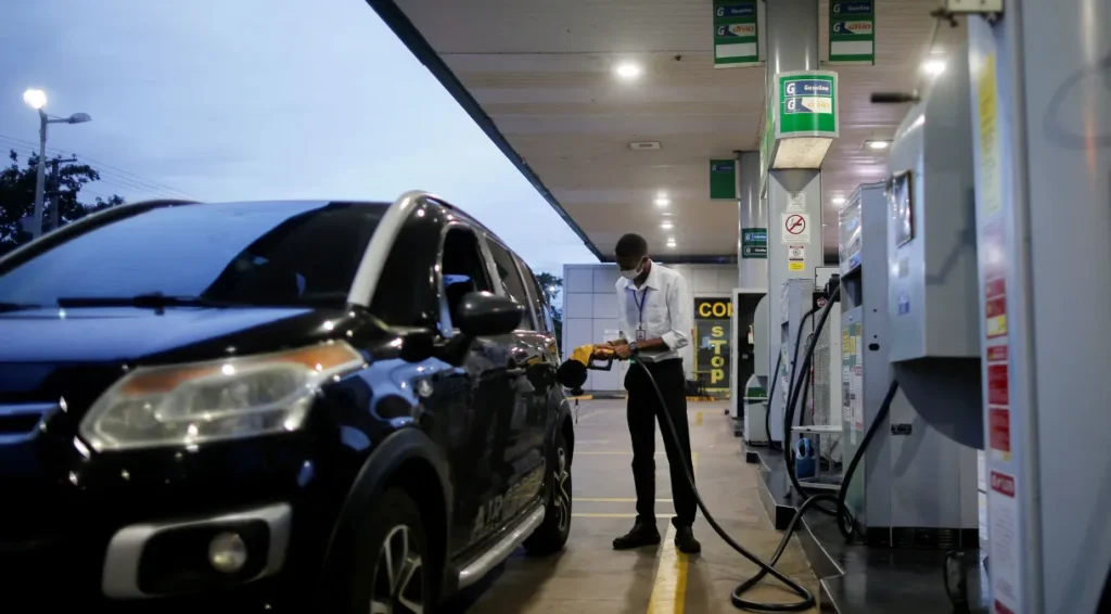 Preço da Gasolina fica mais barato e diesel mais caro com novo reajuste. Foto: REUTERS/Adriano Machado