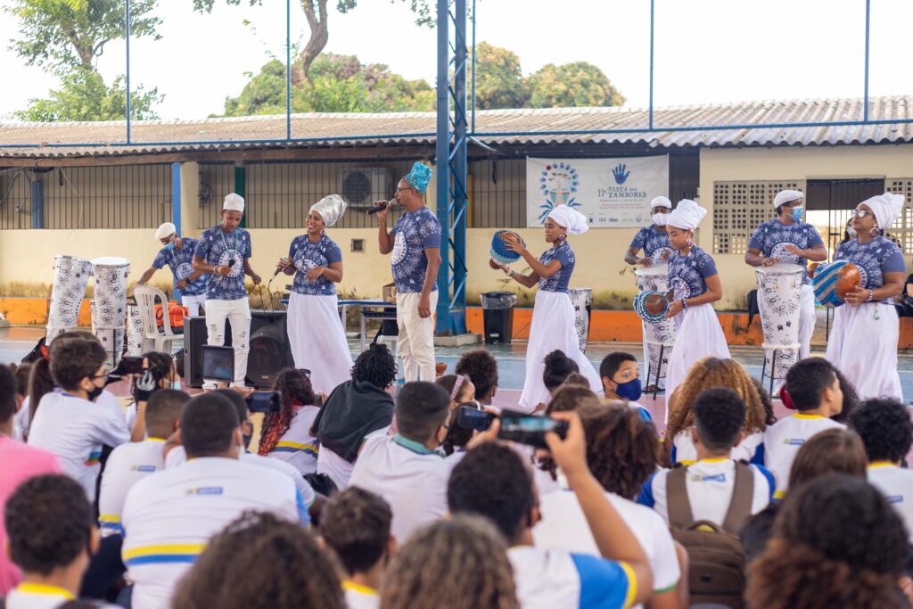 Aula-espetáculo celebra cultura afro-brasileira em escola municipal do Recife. Foto: Divulgação