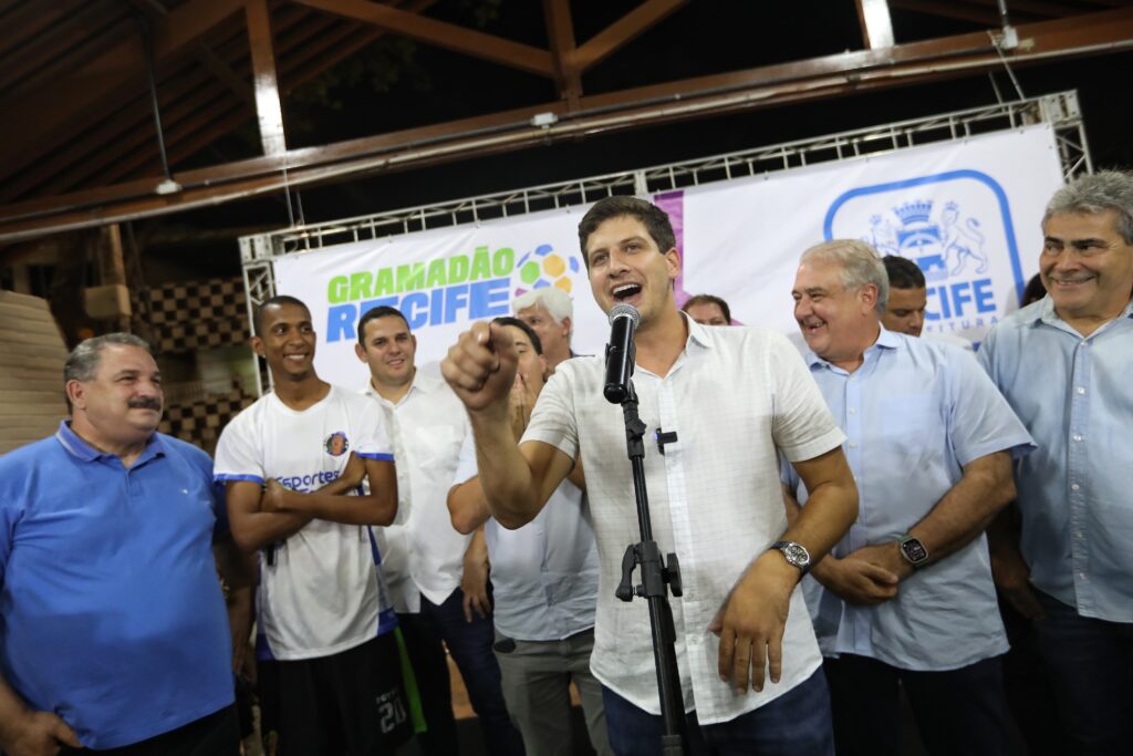 Prefeito João Campos entrega mais uma obra. Foto - Divulgação