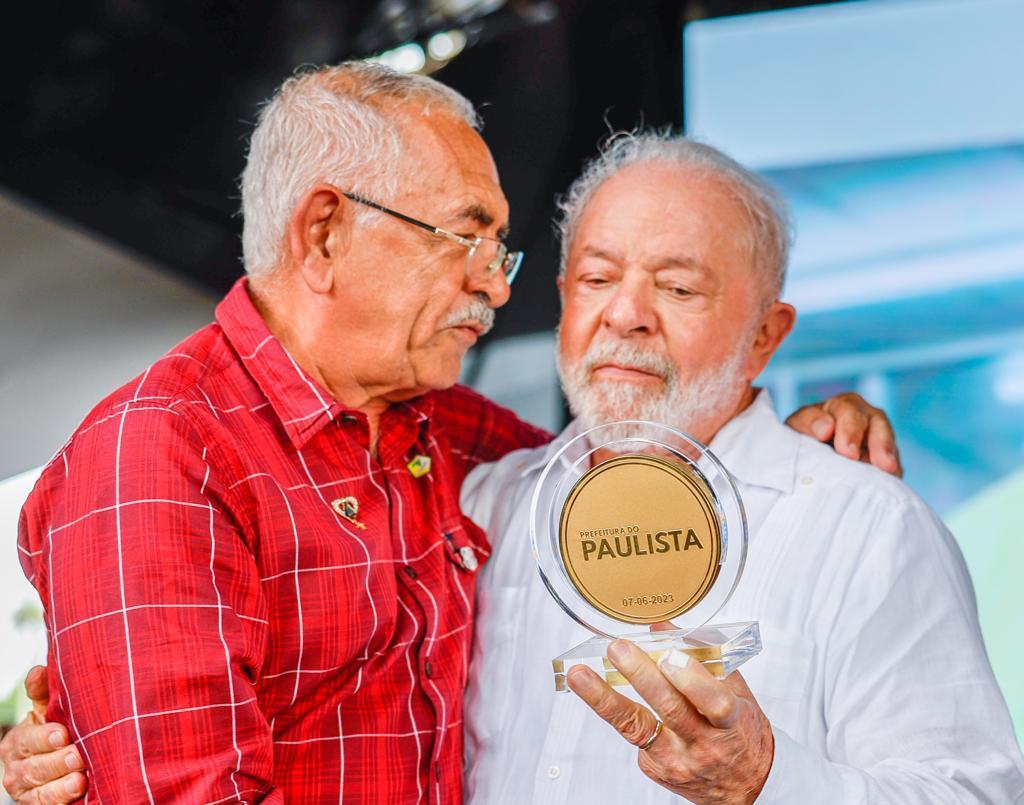 Prefeito Yves Ribeiro com o presidente Lula. Foto - Divulgação