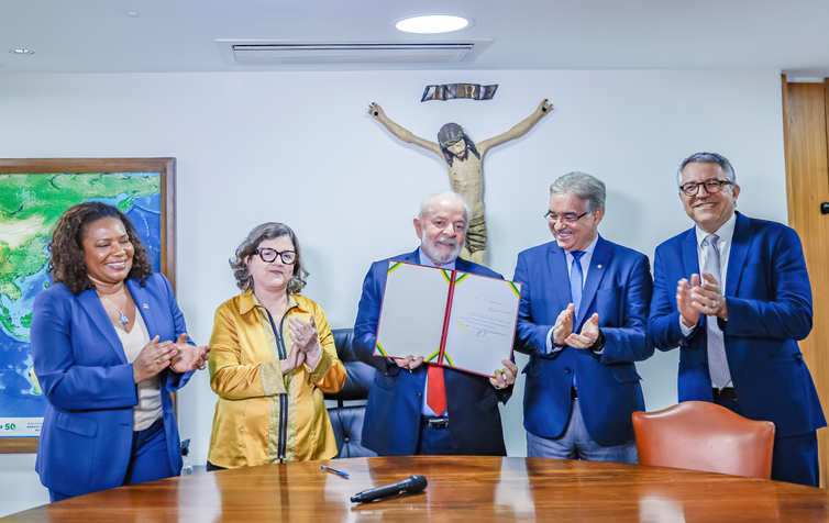 Presidente Lula assina PL que reconhece o forró como manifestação da cultura nacional. Foto- Ricardo Stuckert-PR