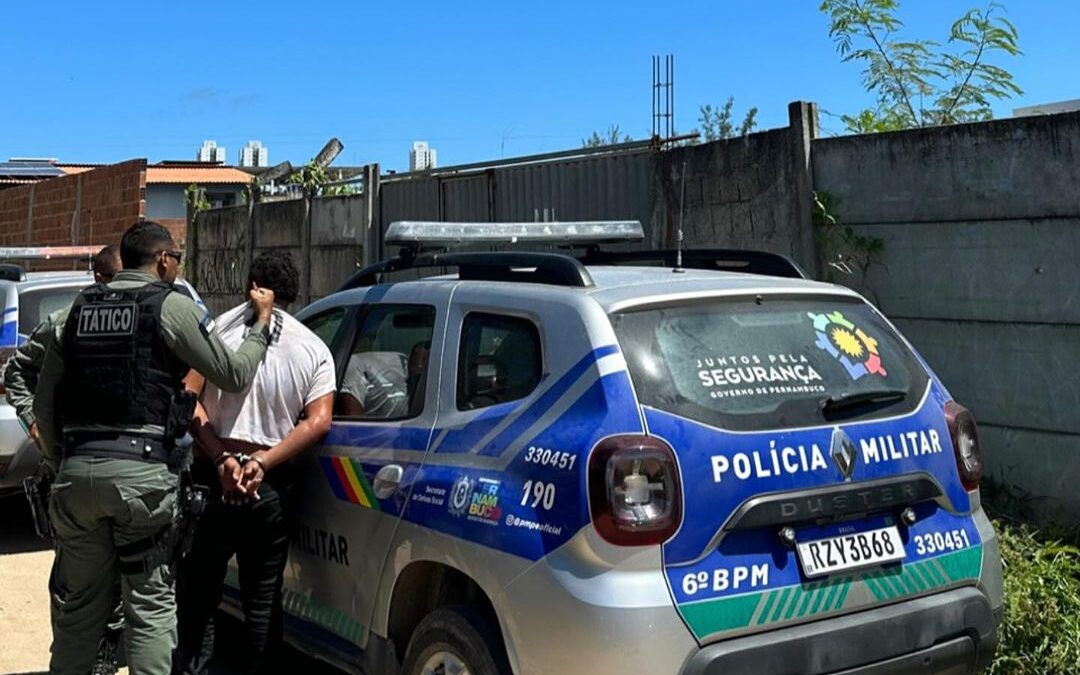 Em Candeias suspeitos são detidos pela polícia. Foto: Divulgação