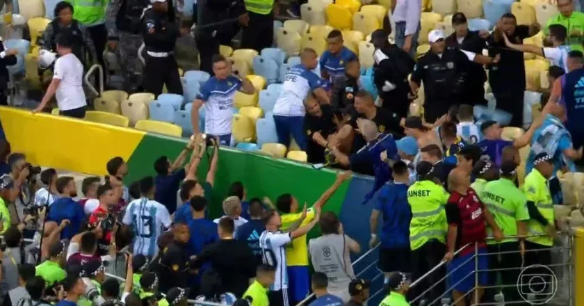 Jogo do Brasil x Argentina atrasa após briga generalizada no Maracanã