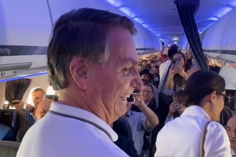 Ex-presidente Jair Bolsonaro embarca para a Argentina. Foto - Reprodução