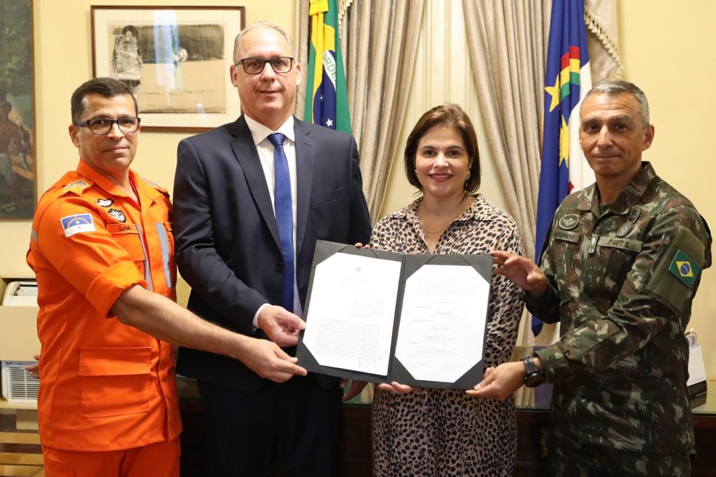 Governo de Pernambuco recebe do Exército cessão de terreno para construção da nova sede de Grupamento de Bombeiros em Olinda. Foto: Hesíodo Góes Secom