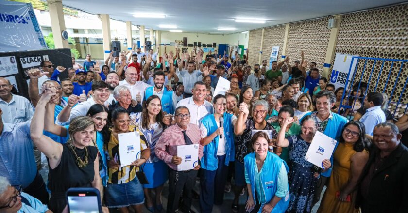 Governadora Raquel Lyra entrega 261 escrituras em programa habitacional na Zona Norte do Recife