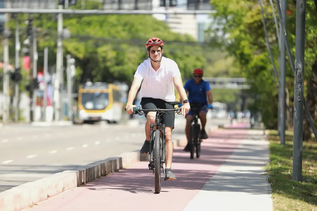 Prefeito do Recife João Campos inaugura ciclo faixa. Foto - Divulgação