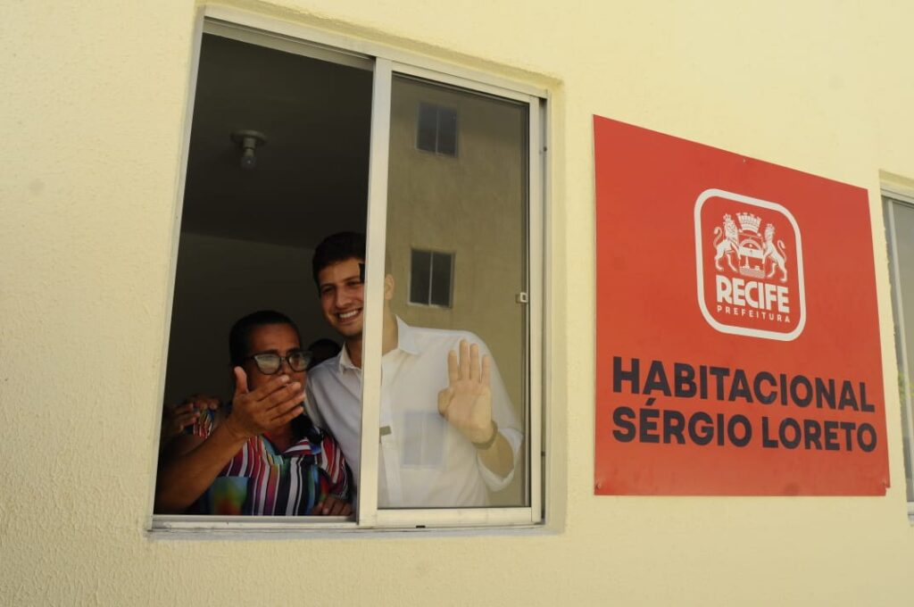 Prefeitura do Recife concretizou, nesta terça-feira (26), a entrega de 224 apartamentos do conjunto habitacional Sérgio Loreto. Foto - Ricardo Fernandes