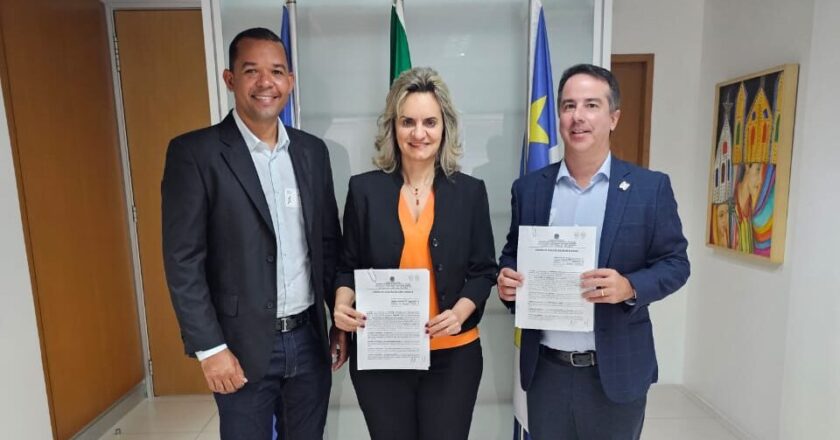 Desembargadora do TRT6° doa bens para educação em Ribeirão, prefeito agradece generosidade