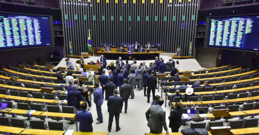 Câmara dos Deputados flexibiliza regras de licitação por prefeituras