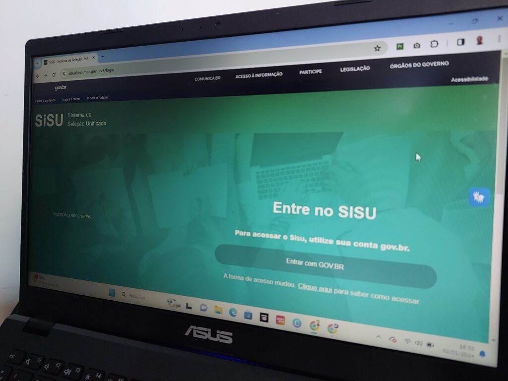 Para participar do Sisu, é imprescindível que o candidato tenha participado do Enem 2023 e não tenha zerado a prova de redação. 