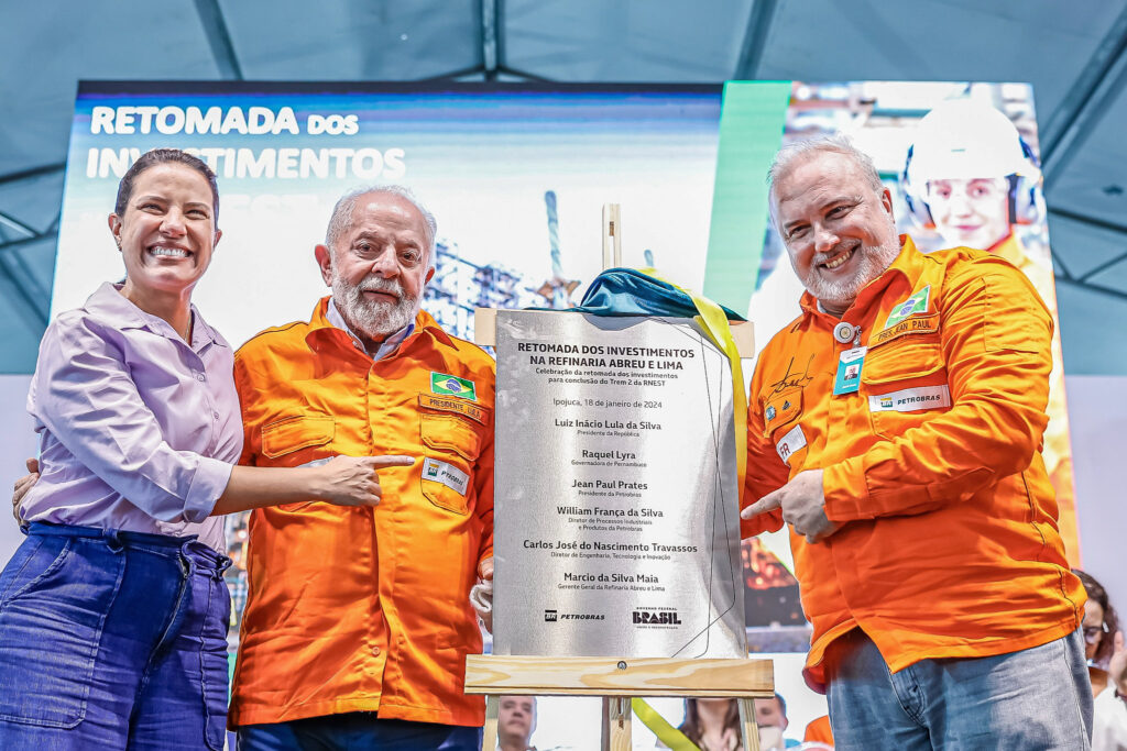 Presidente da República, Luiz Inácio Lula da Silva, durante Cerimônia de Retomada das Obras da Refinaria Abreu e Lima. Na foto: Governadora do Estado de Pernambuco, Raquel Lira, Presidente da República, Luiz Inácio Lula da Silva e o Presidente da Petrobras, Jean Paul Prates. Ipojuca - PE.
Foto: Ricardo Stuckert / PR