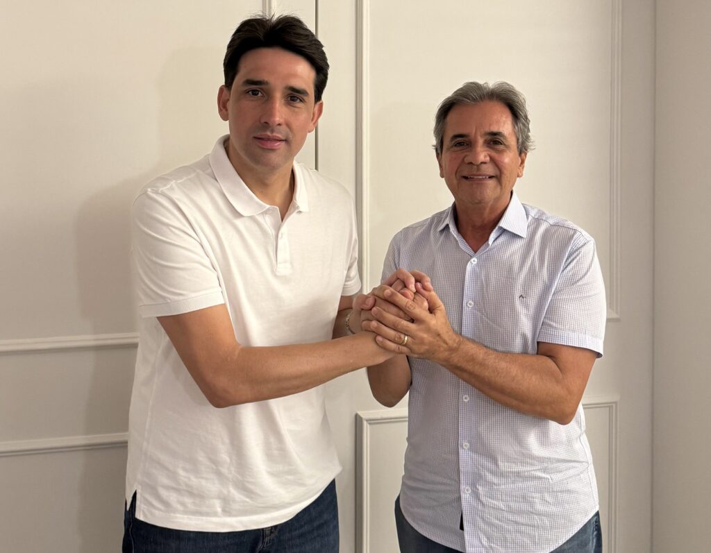 Carlos Santana junto com o Ministro Silvio Costa Filho presidente do Republicanos em Pernambuco. Foto- Divulgação