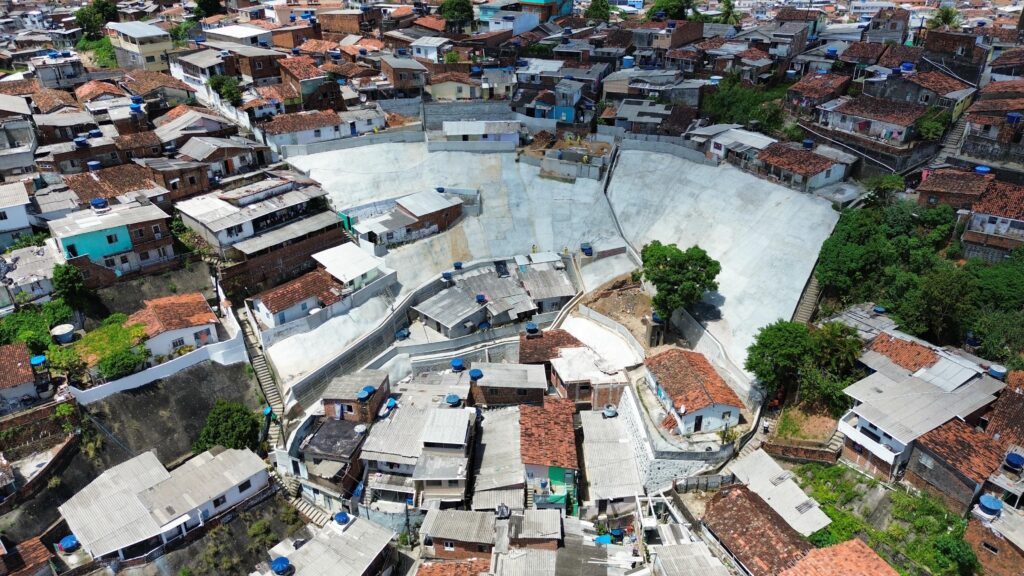 Prefeitura do Recife avança em obra de contenção de encosta no Alto José Bonifácio