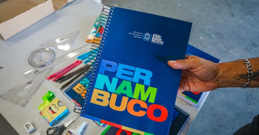 Kit escolar e fardamento chegam às escolas estaduais de Pernambuco para 2024