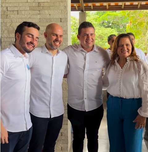 Pré-candidato a prefeito de Escada, Paulinho, ao lado do deputado federal Lula do Fonte, do deputado estadual Romero Sales Filho e da prefeita de Ipojuca Célia Sales. Foto - Reprodução