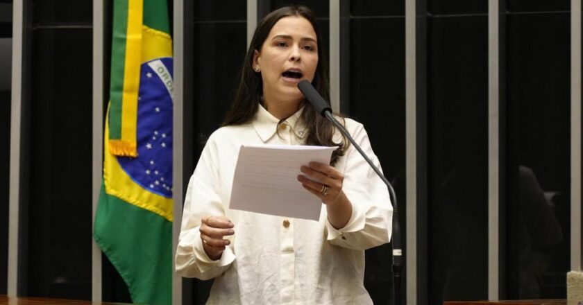 Maria Arraes se une a Lula em ato histórico pela democracia