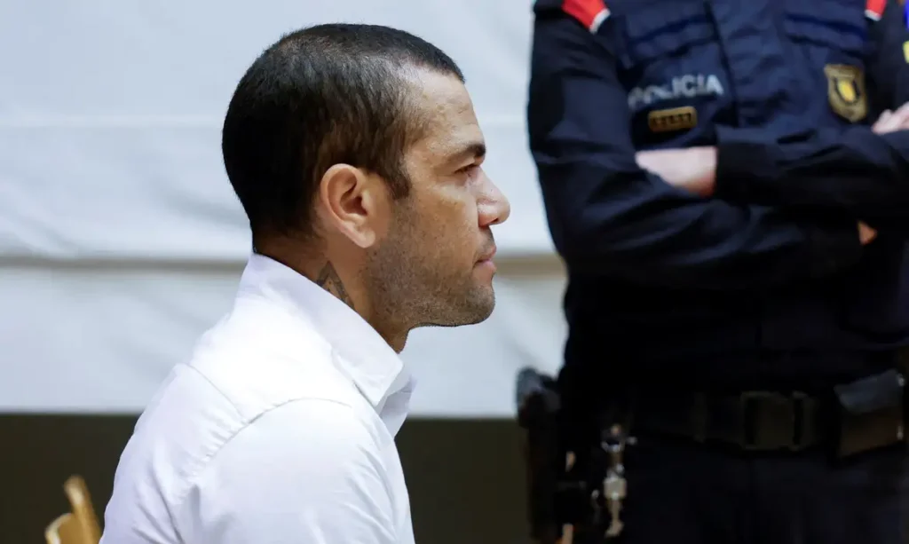 Daniel Alves é condenado a 4 anos e meio de prisão. Foto Alberto Estevez