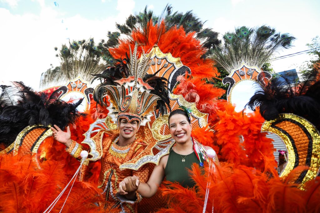 "Uma festa incrível", diz a governadora Raquel Lyra após prestigiar o carnaval de Paudalho, na Mata Norte