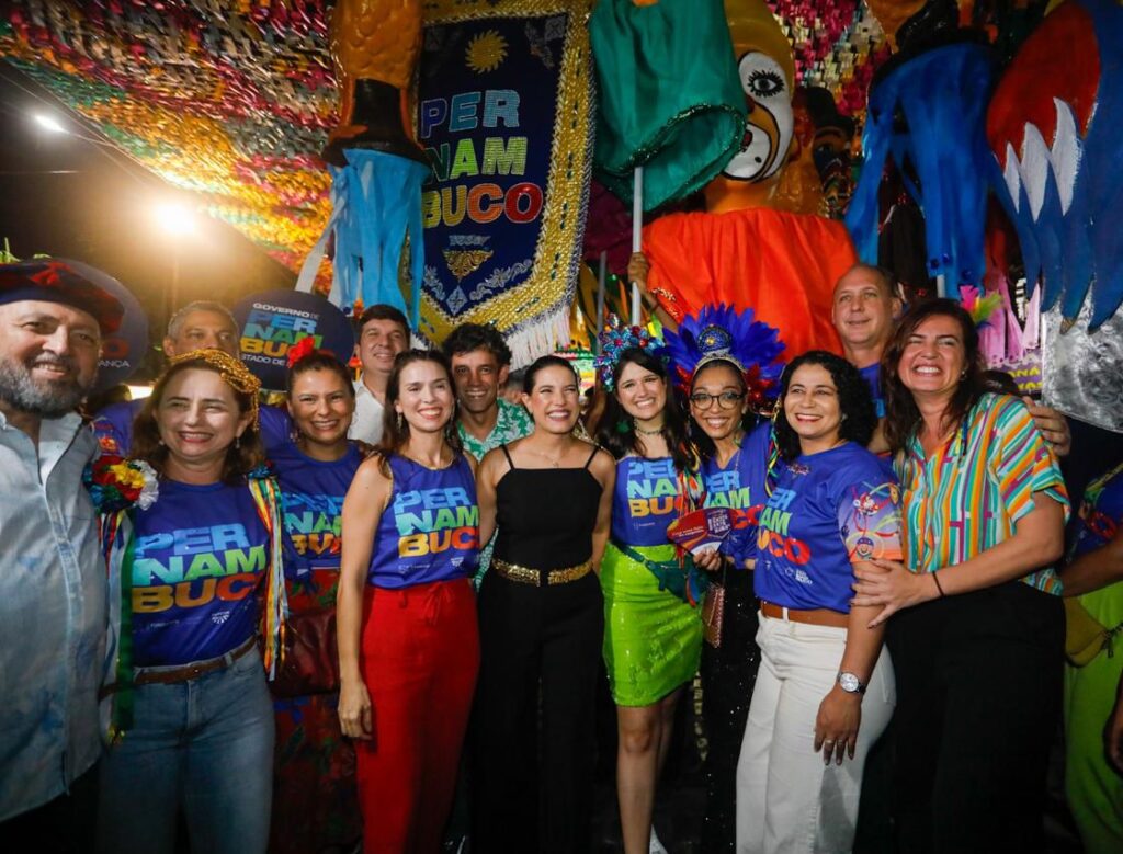 No Pátio do Carmo, governadora Raquel Lyra participa da abertura do Carnaval de Olinda
