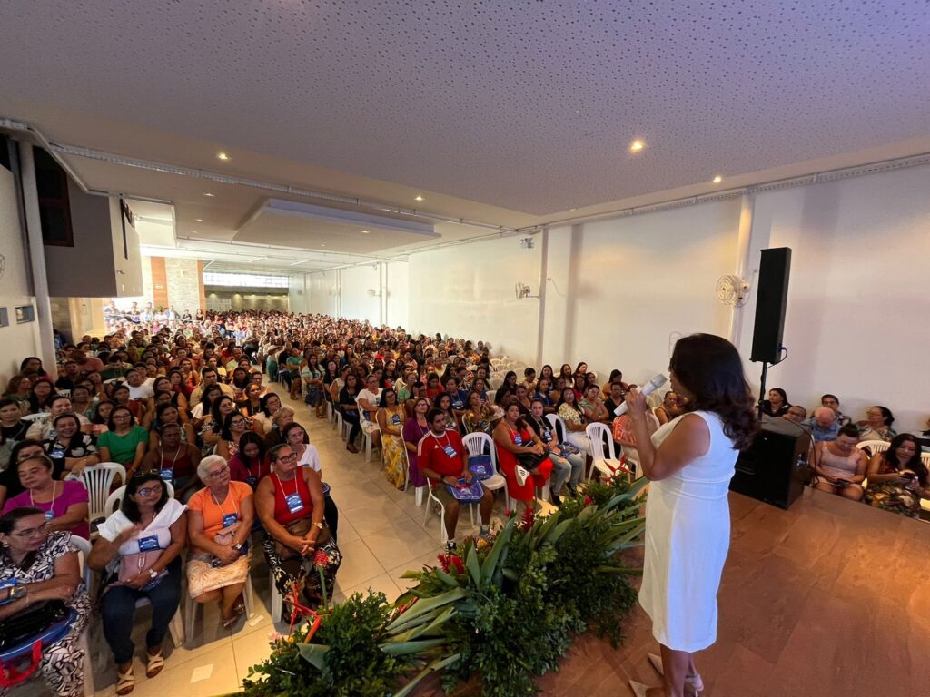 Prefeita de Escada, Mary Gouveia fez a abertura do evento com os professores. Foto: Divulgação