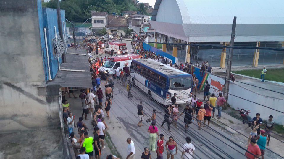 Tragédia em Jaboatão: Micro-ônibus atropela fiéis durante procissão