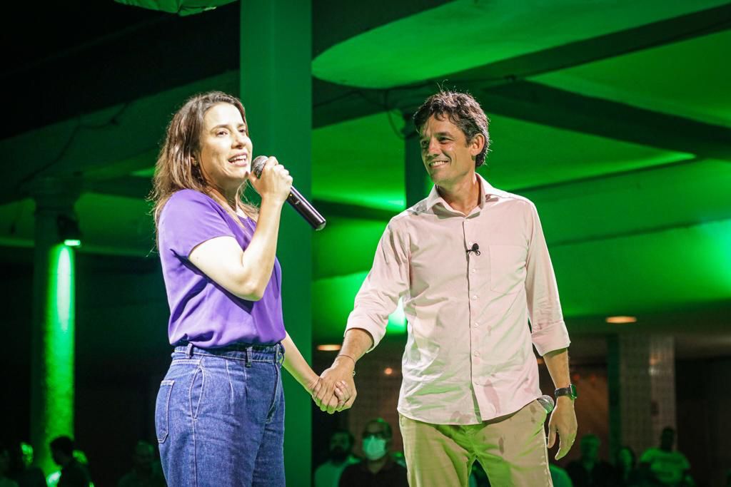 Daniel Coelho e Raquel Lyra durante campanha em 2022.