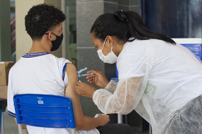 Ministério da Saúde investe em vacinação nas escolas de PE