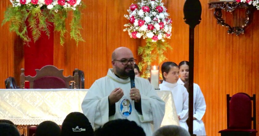 Celebrando 15 Anos de Ordenação Sacerdotal do Padre Alberto