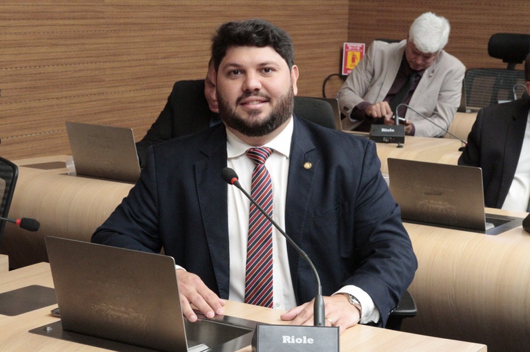 Vereador Ebinho Florêncio se filiou a Rede Sustentabilidade apadrinhado pelo Deputado Federal Túlio Gadelha. Foto - Câmara Municipal do Recife