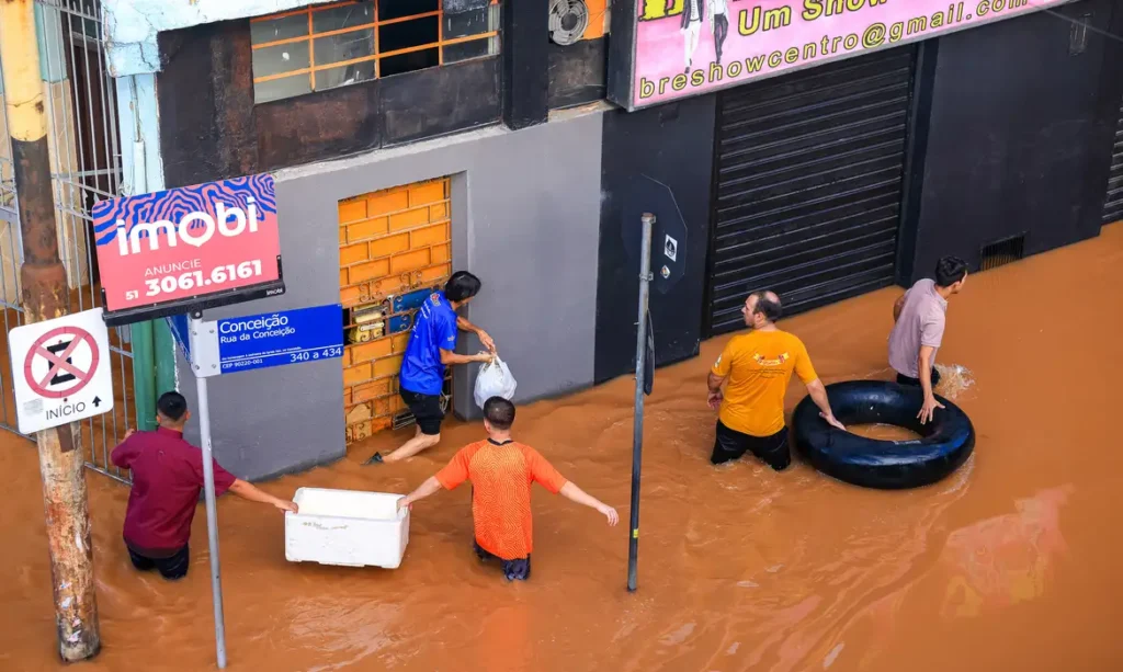 Enchentes afetam 2 milhões no RS