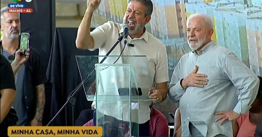 Arthur Lira é vaiado em entrega de casas em Maceió