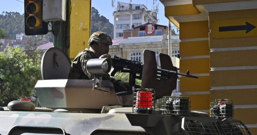 Na Bolívia militares tentam golpe de estado