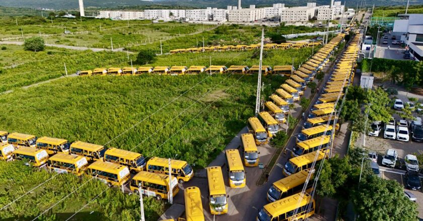 Ônibus escolares são entregues para 184 municípios de PE