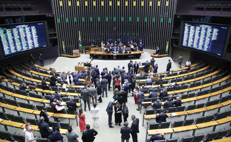 Câmara aprova regras para suspensão cautelar do mandato de deputado federal. 