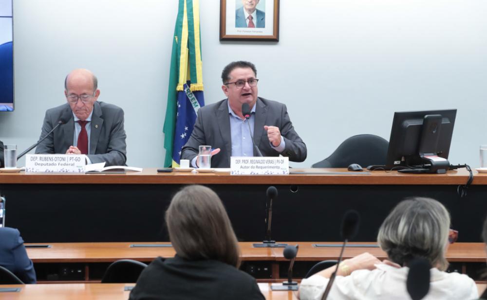 Audiência Pública - Isenção do IRPF a professores em efetivo exercício. Dep. Rubens Otoni (PT - GO). Dep. Prof. Reginaldo Veras (PV-DF).