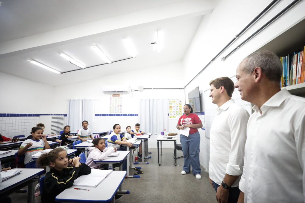 Bônus de Desempenho Educacional premia profissionais da Educação no Recife