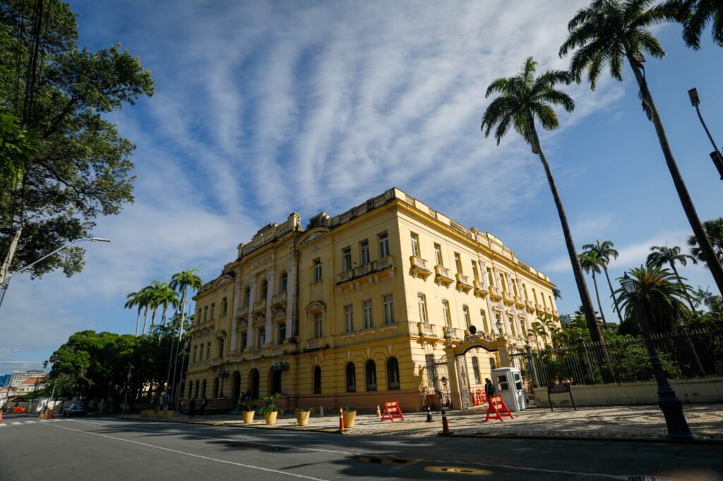 Salário de dezembro será depositado até o dia 27, garante Estado.