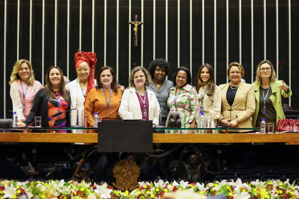 Teresa Leitão preside discussão sobre igualdade salarial com parlamentares do G-20