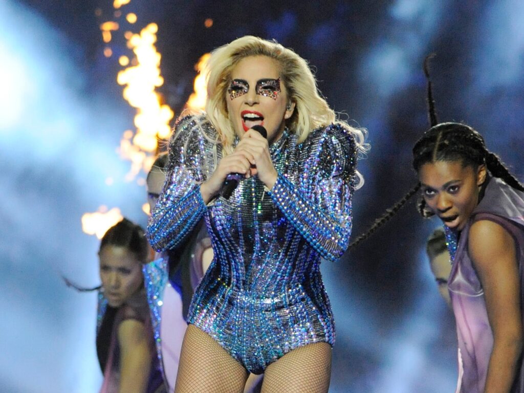 Lady Gaga leva show à Praia de Copacabana em maio de 2025, repetindo sucesso de Madonna.