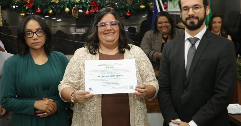 Carol Jordão é diplomada como a primeira prefeita de Ribeirão