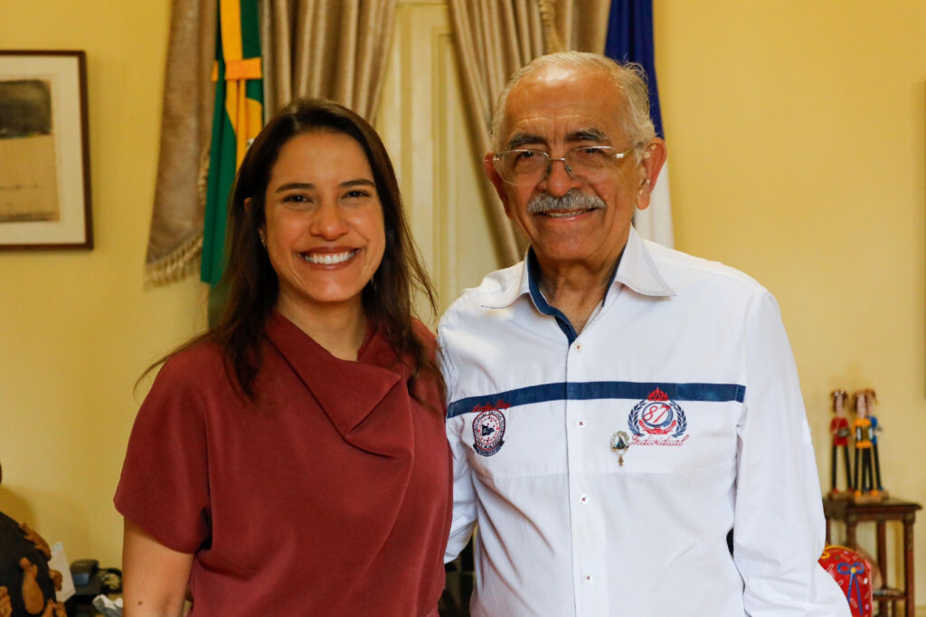 Prefeito de Paulista Yves Ribeiro ex-PT e a governadora de Pernambuco Raquel Lyra do PSDB. Foto - Divulgação