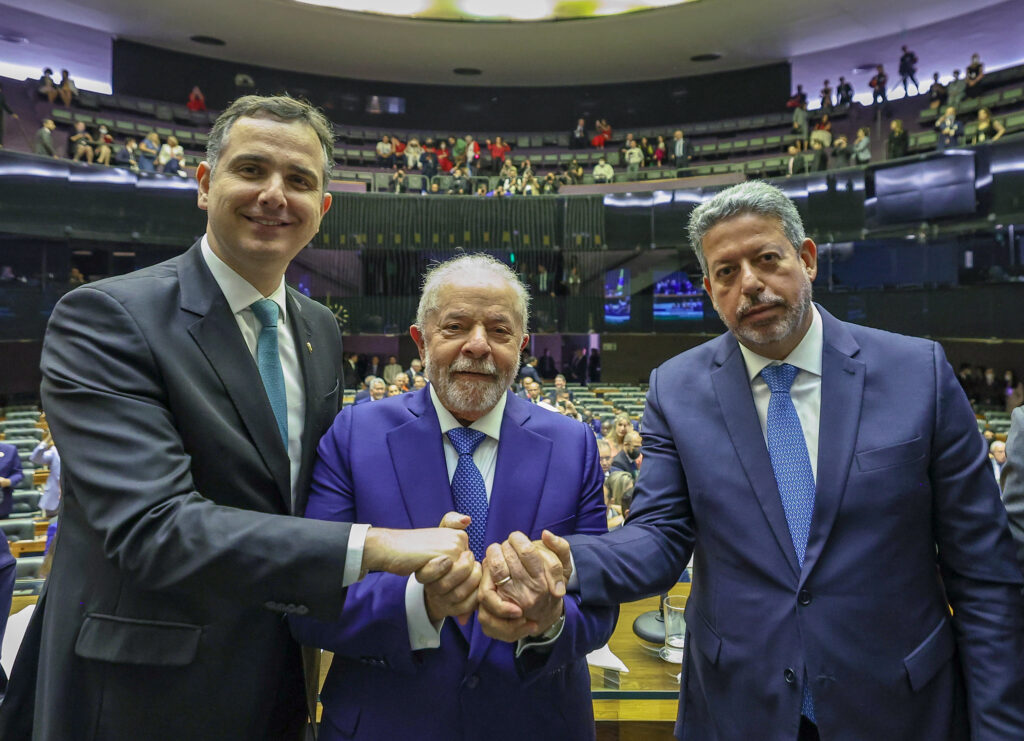 Presidente Lula ao lado dos presidentes do Senado, Rodrigo Pacheco, e da Câmara, Arthur Lira.