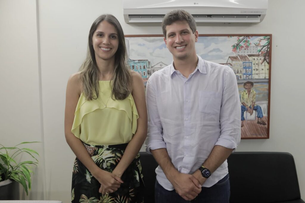 Secretária Andreza Albuquerque e o prefeito do Recife João Campos