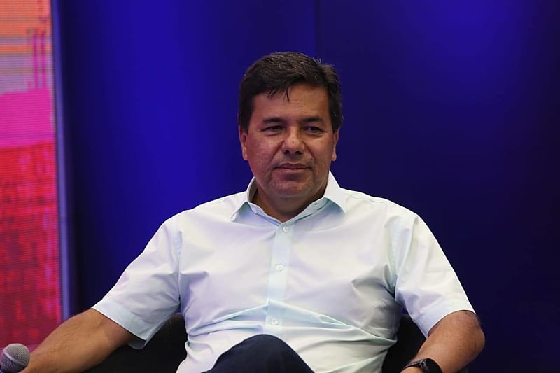 José Mendonça está internado na UTI em observação. Exames apontaram boa evolução clínica e quadro estável.