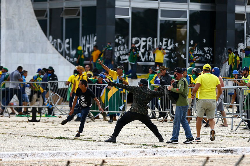 As manifestações de 8 de janeiro resultaram em ataques às sedes dos Três Poderes