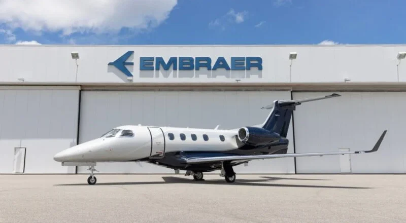 Ações da Embraer (EMBR3) disparam após mega pedido de jatos