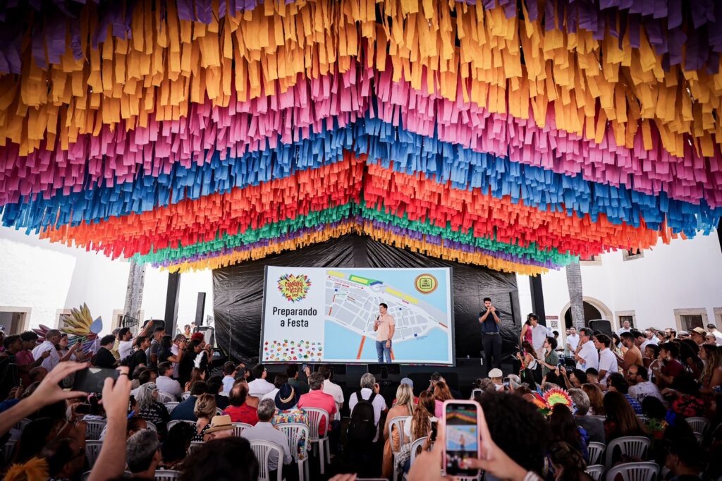 Carnaval do Recife 2025 celebra tradições locais com mais de 98% de atrações pernambucanas e novidades na estrutura.