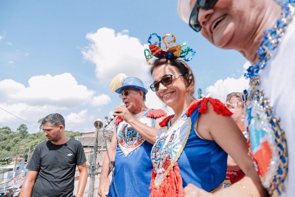 Prefeita de Escada Mary Gouveia (PL) adquire decoração de Carnaval em frigorífico