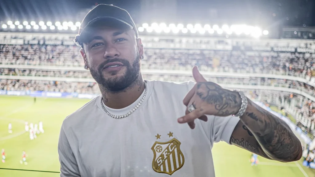 Neymar Jr. compra três mansões em morro de casas luxuosas em Santos